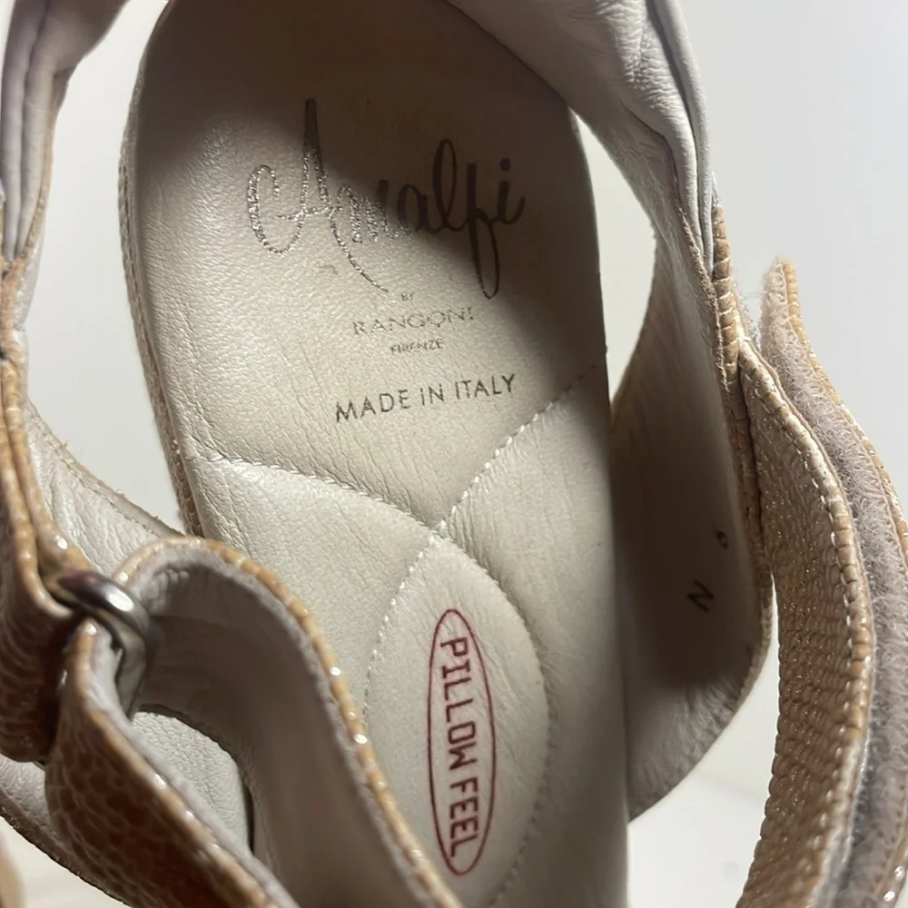 Amalfi by Rangoni Cream & Gold Leather Wedge Sandal Made in Italy Size 9 N EUC